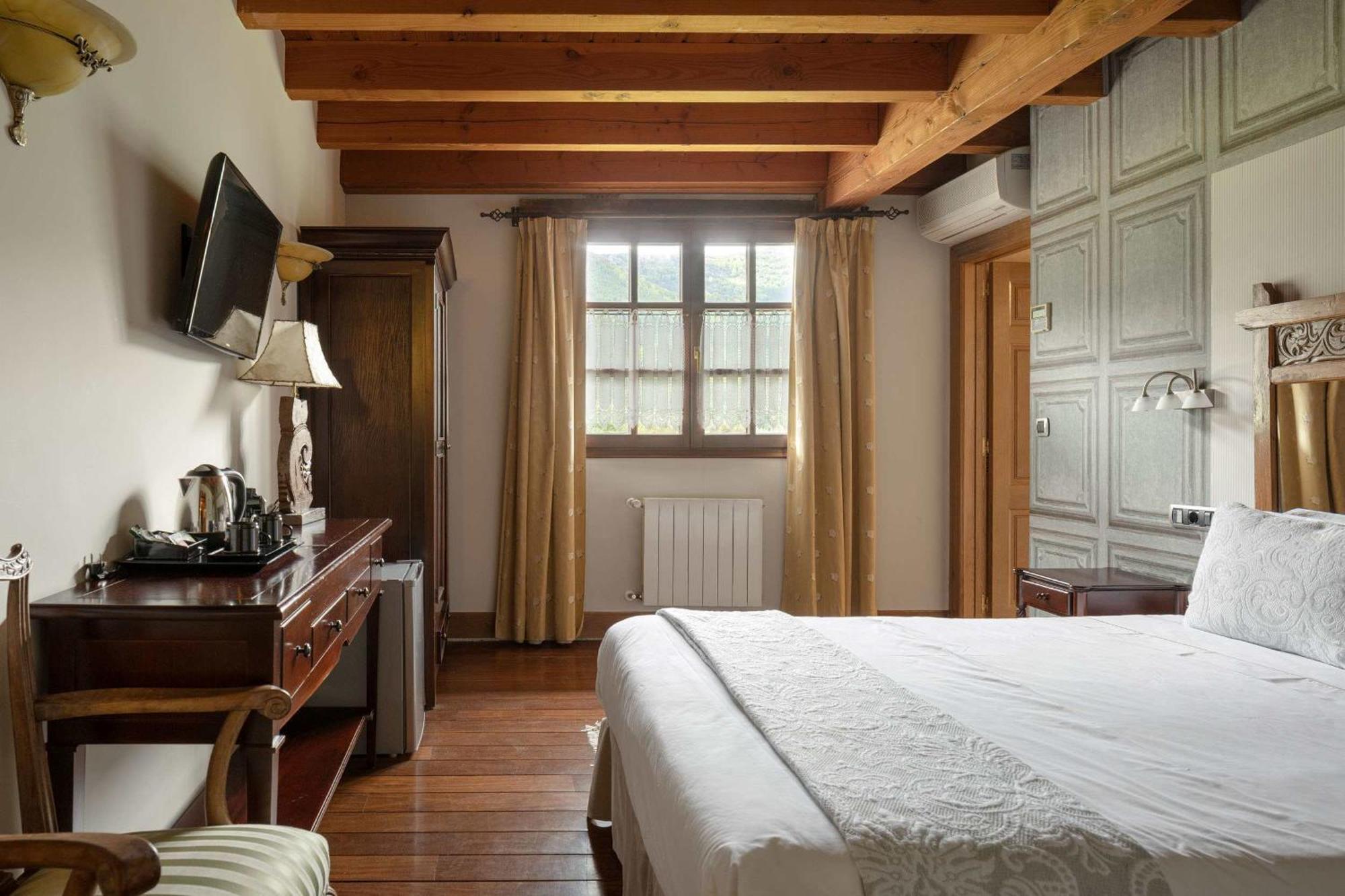 Hotel & Spa Etxegana Zeanuri Bagian luar foto