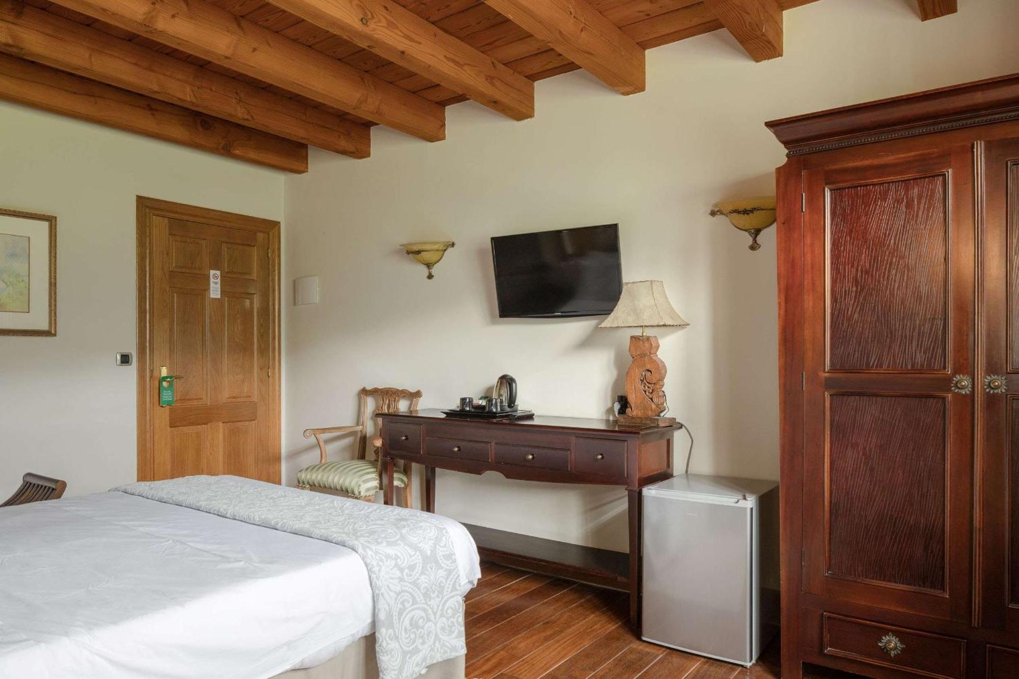 Hotel & Spa Etxegana Zeanuri Bagian luar foto