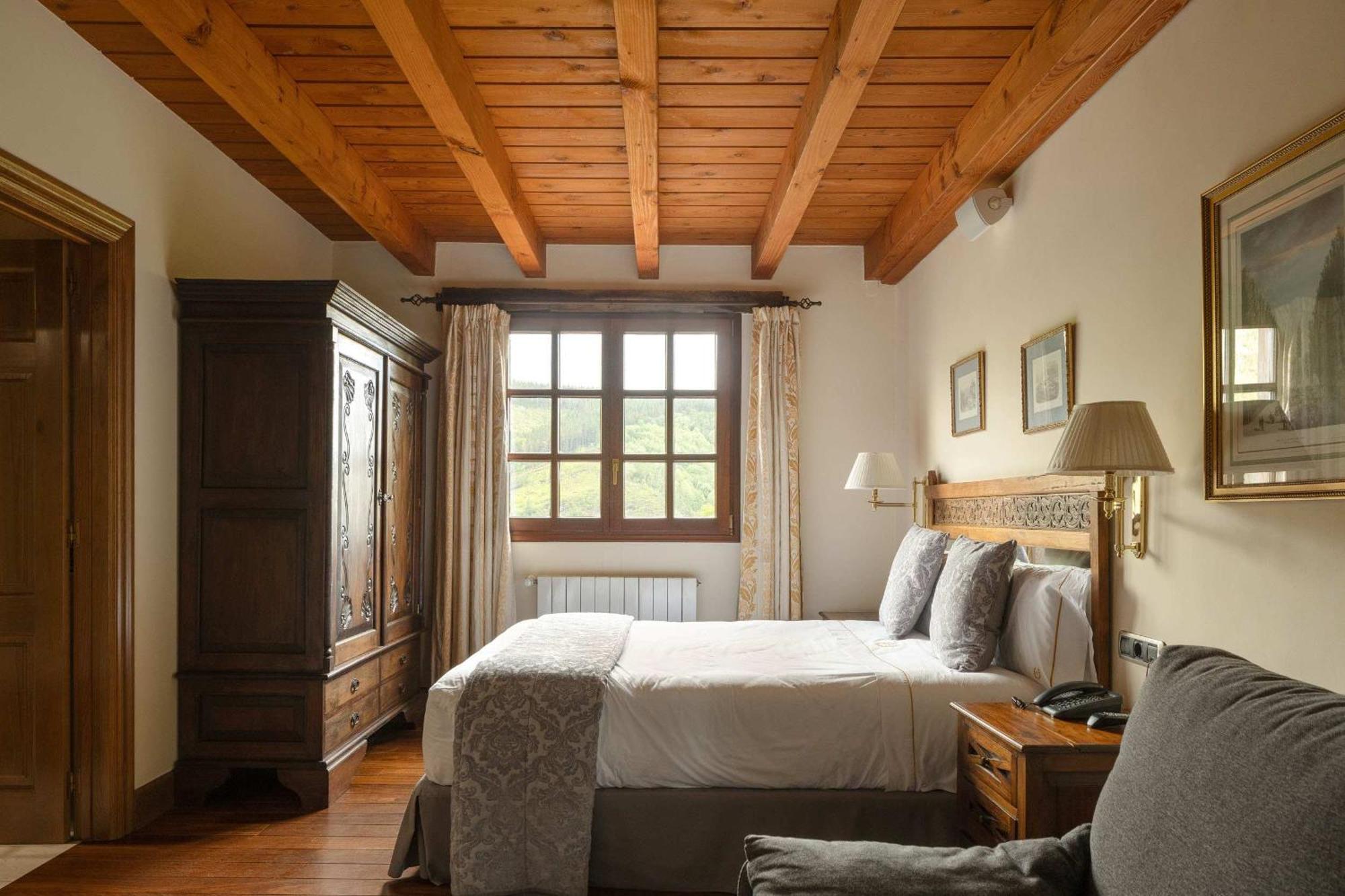 Hotel & Spa Etxegana Zeanuri Bagian luar foto