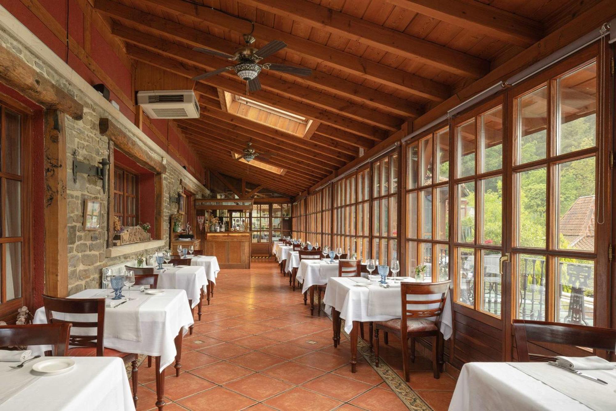 Hotel & Spa Etxegana Zeanuri Bagian luar foto