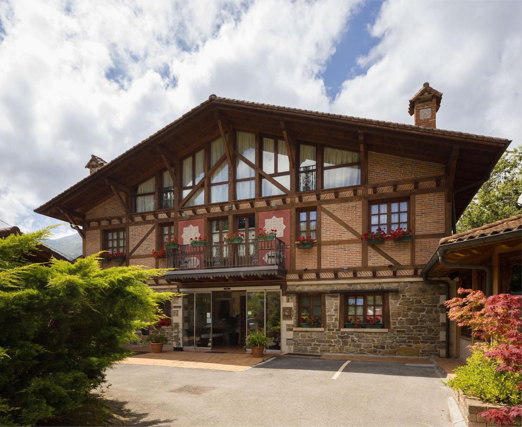 Hotel & Spa Etxegana Zeanuri Bagian luar foto
