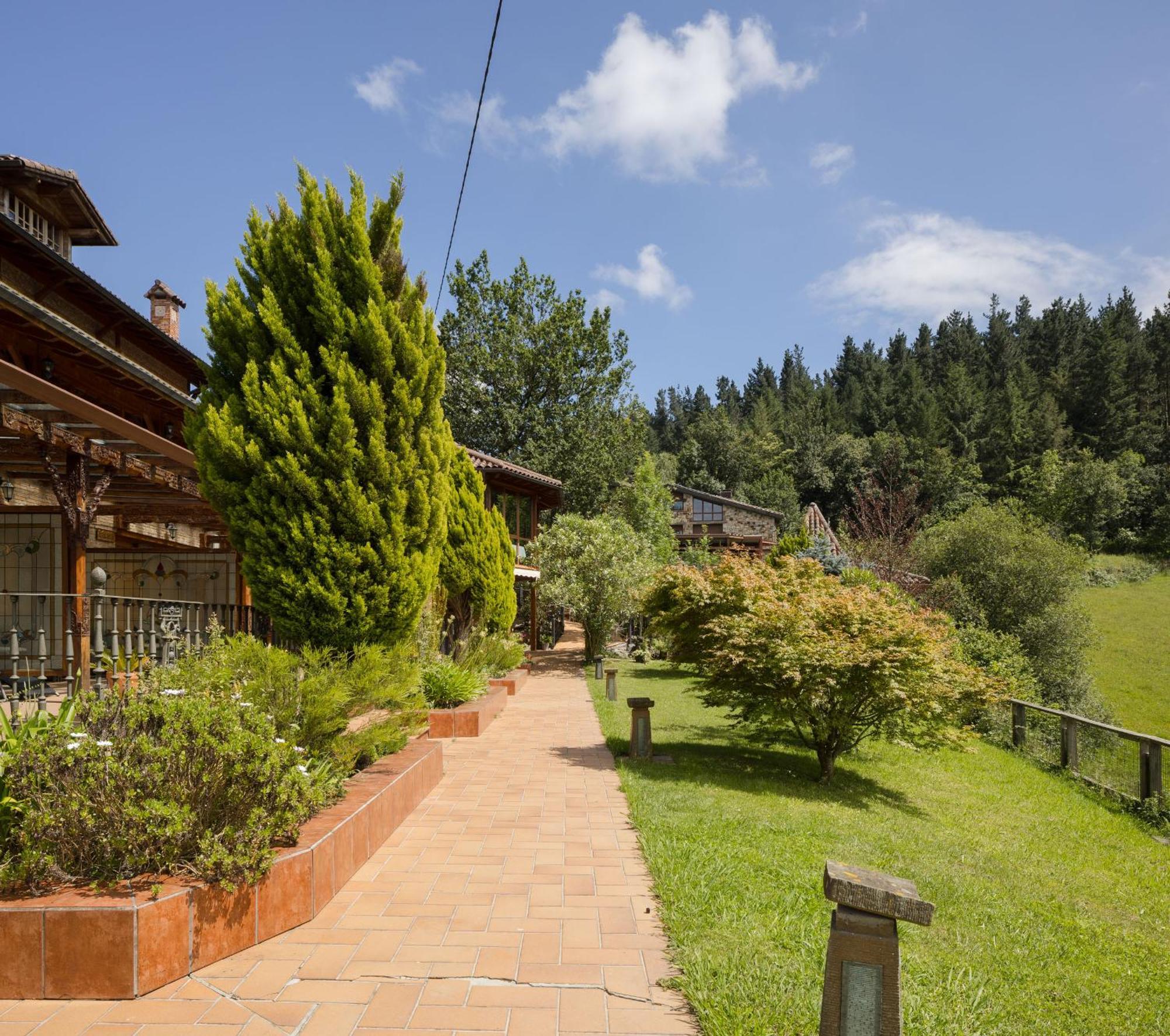 Hotel & Spa Etxegana Zeanuri Bagian luar foto