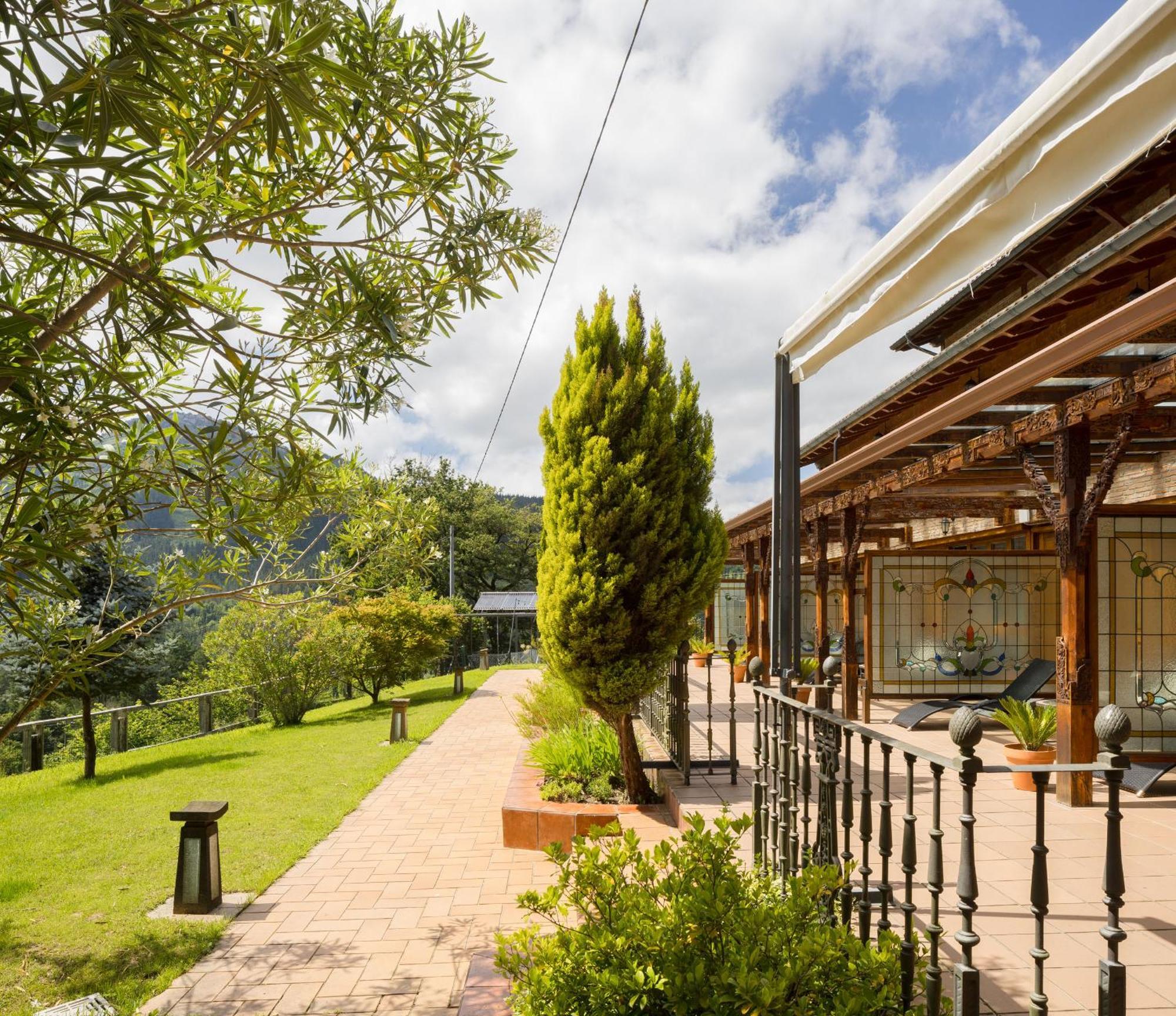 Hotel & Spa Etxegana Zeanuri Bagian luar foto