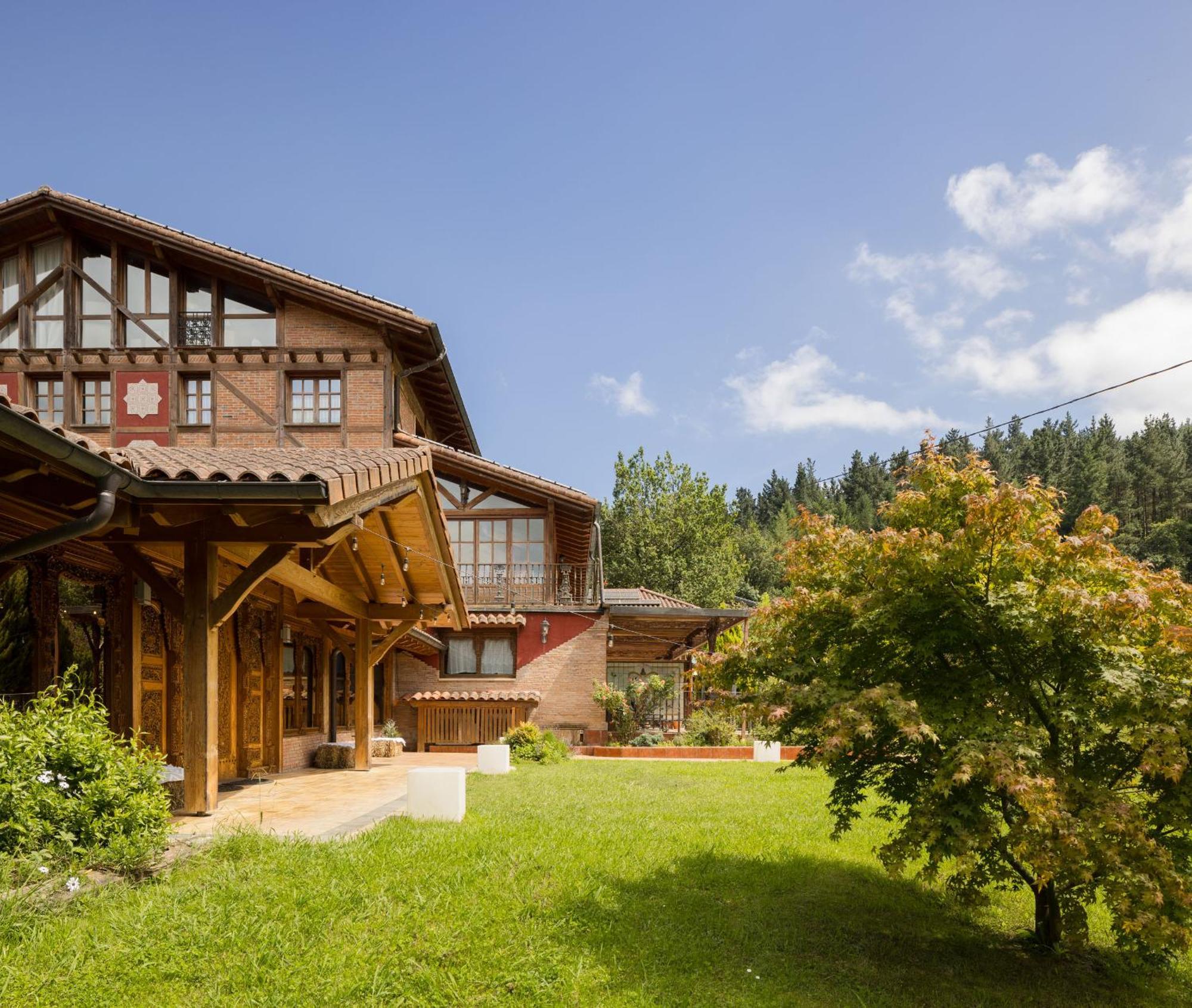 Hotel & Spa Etxegana Zeanuri Bagian luar foto