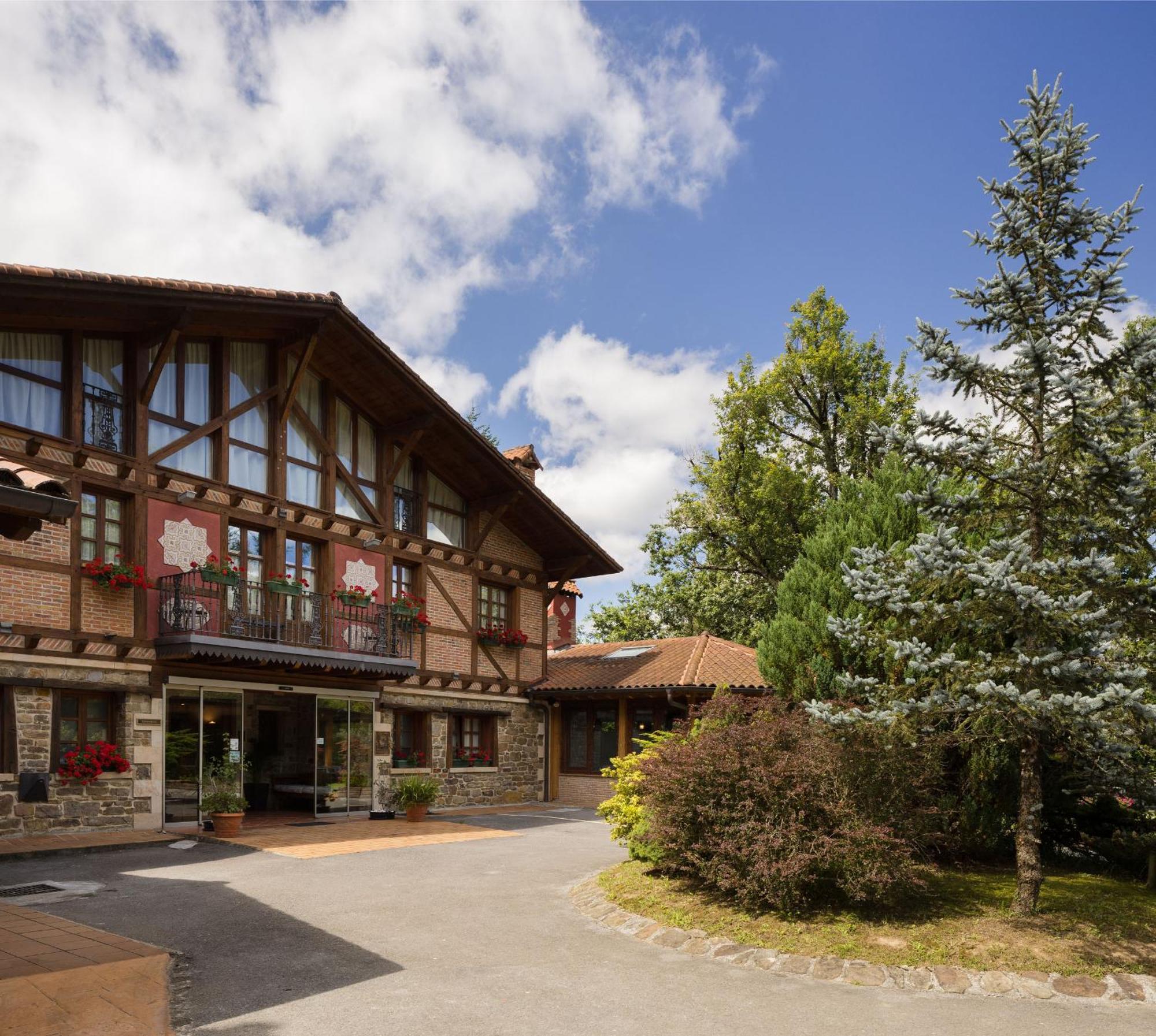 Hotel & Spa Etxegana Zeanuri Bagian luar foto