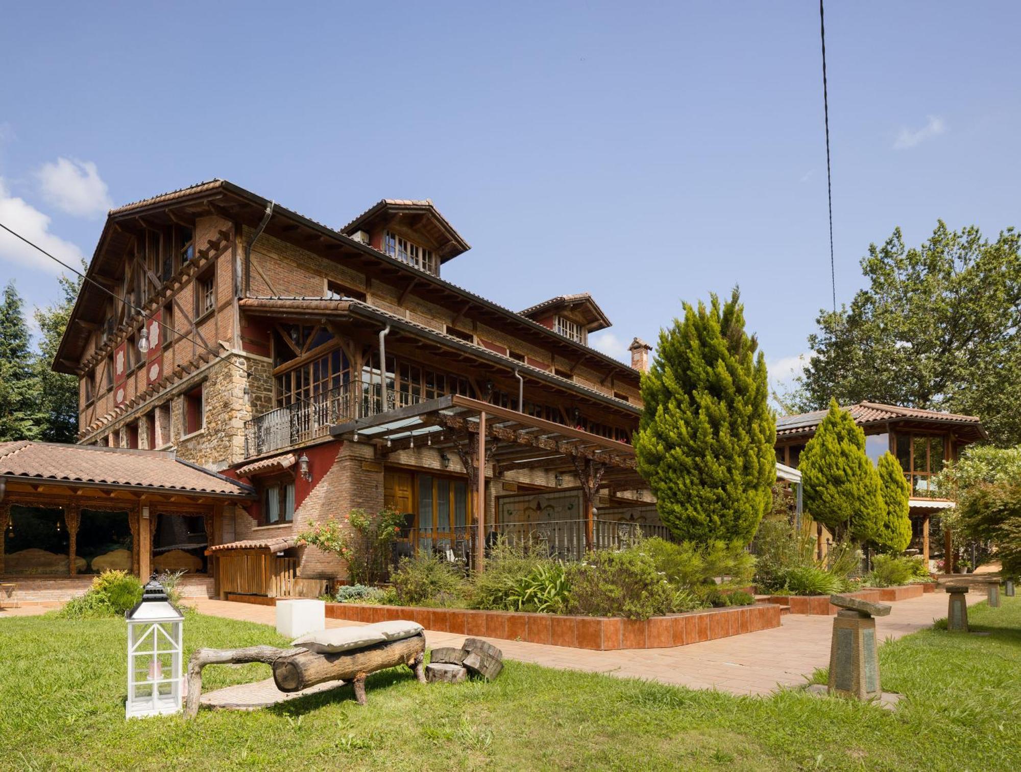 Hotel & Spa Etxegana Zeanuri Bagian luar foto