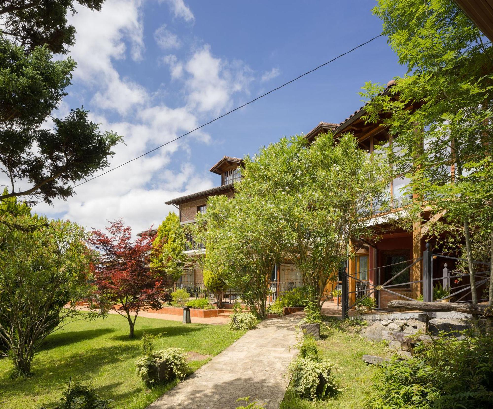 Hotel & Spa Etxegana Zeanuri Bagian luar foto